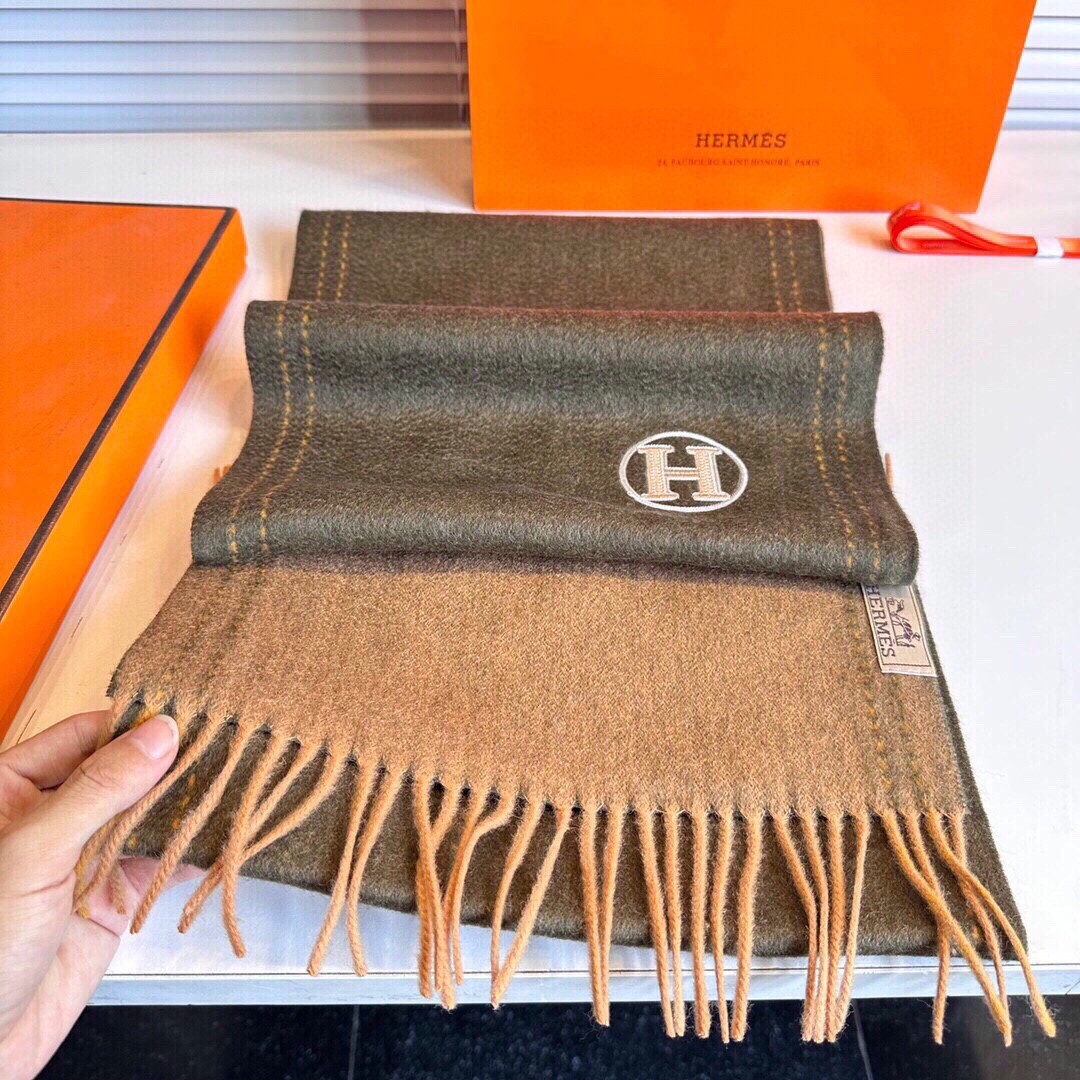 H**mes ripple-patterned cashmere scarf 35x200cm