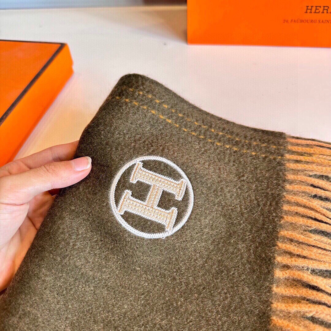 H**mes ripple-patterned cashmere scarf 35x200cm