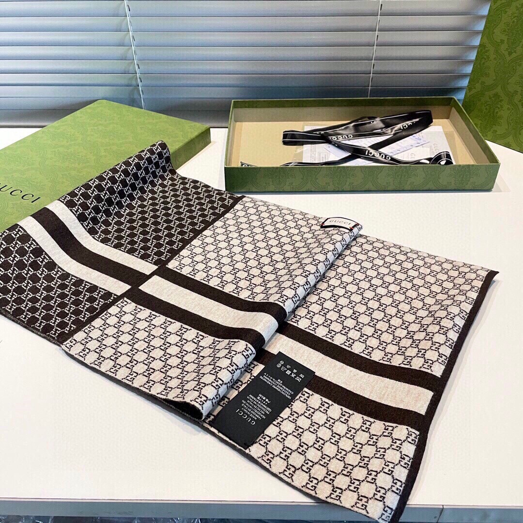 G*u*i scarf 32x180cm