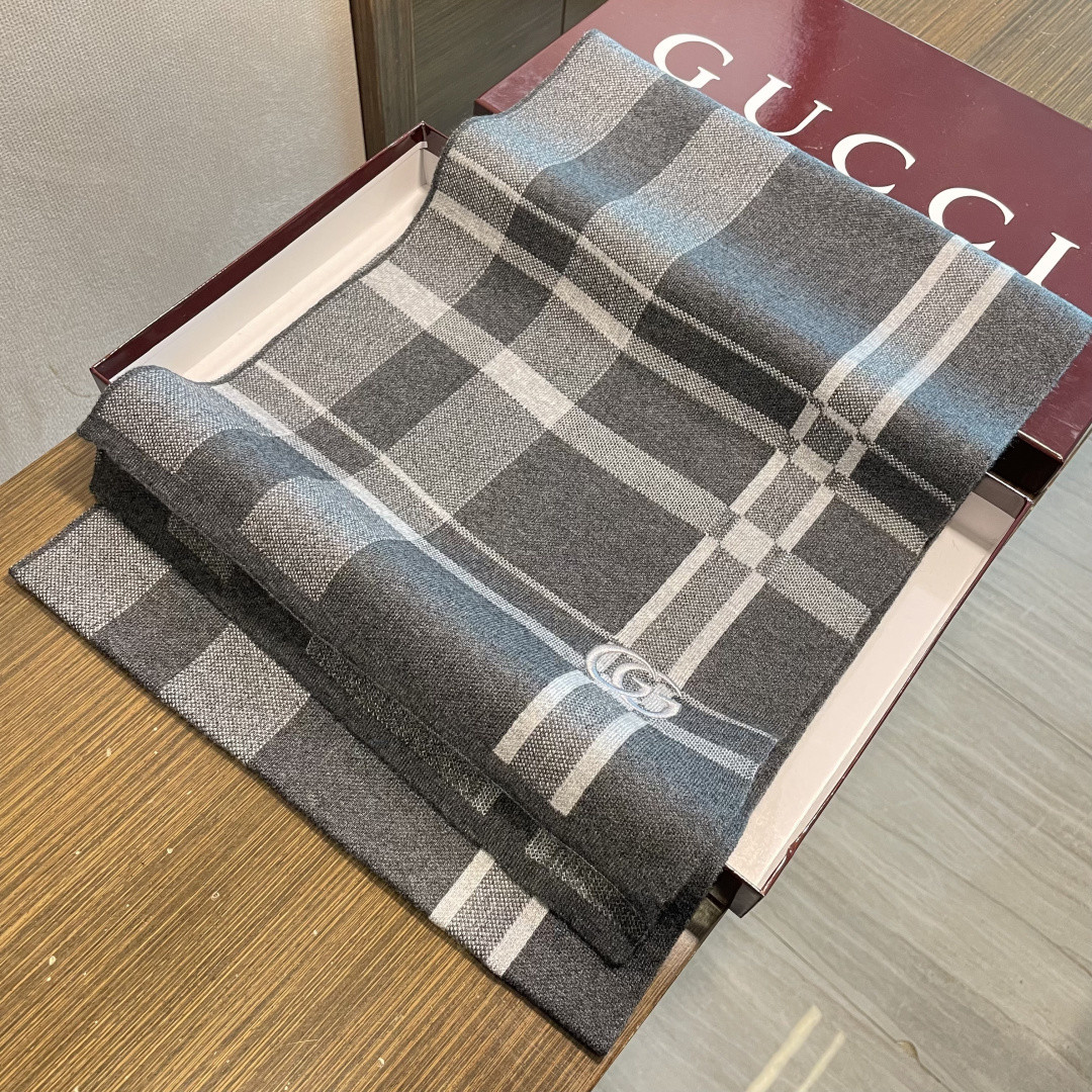 G*u*i scarf 32x190cm