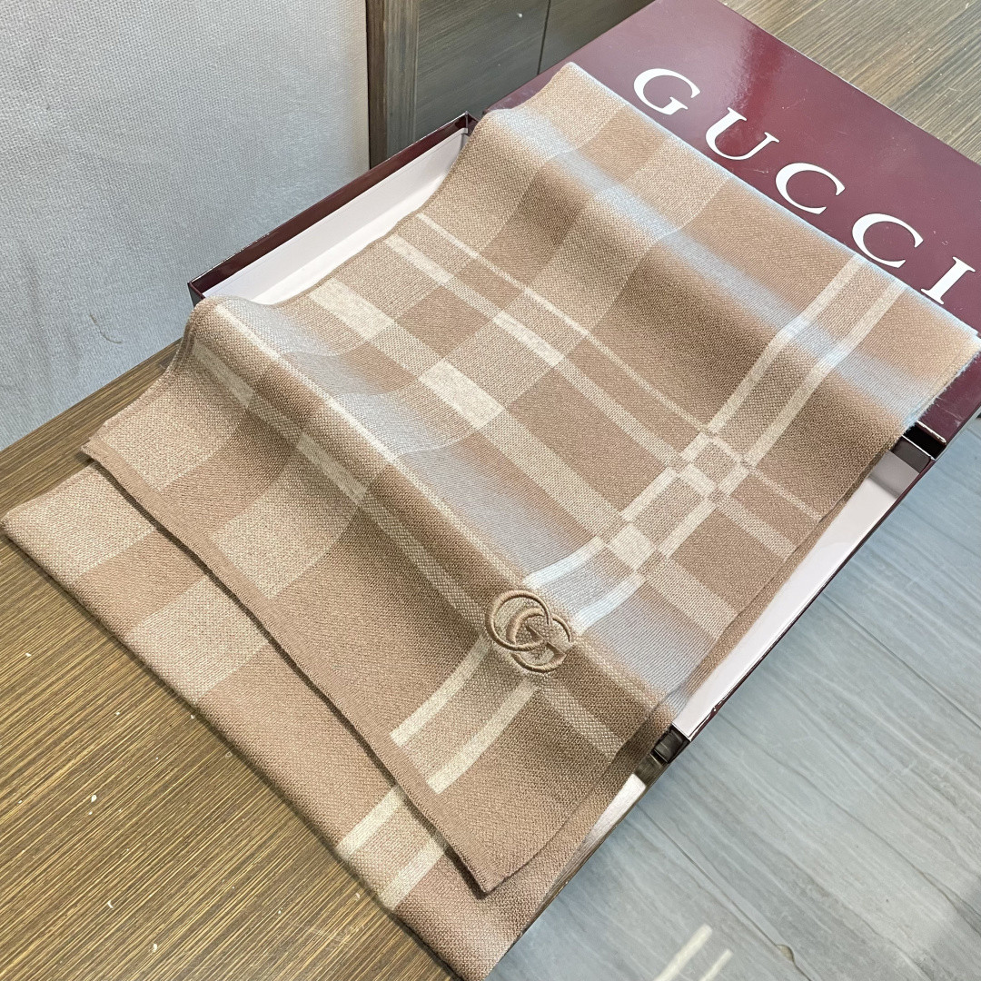G*u*i scarf 32x190cm