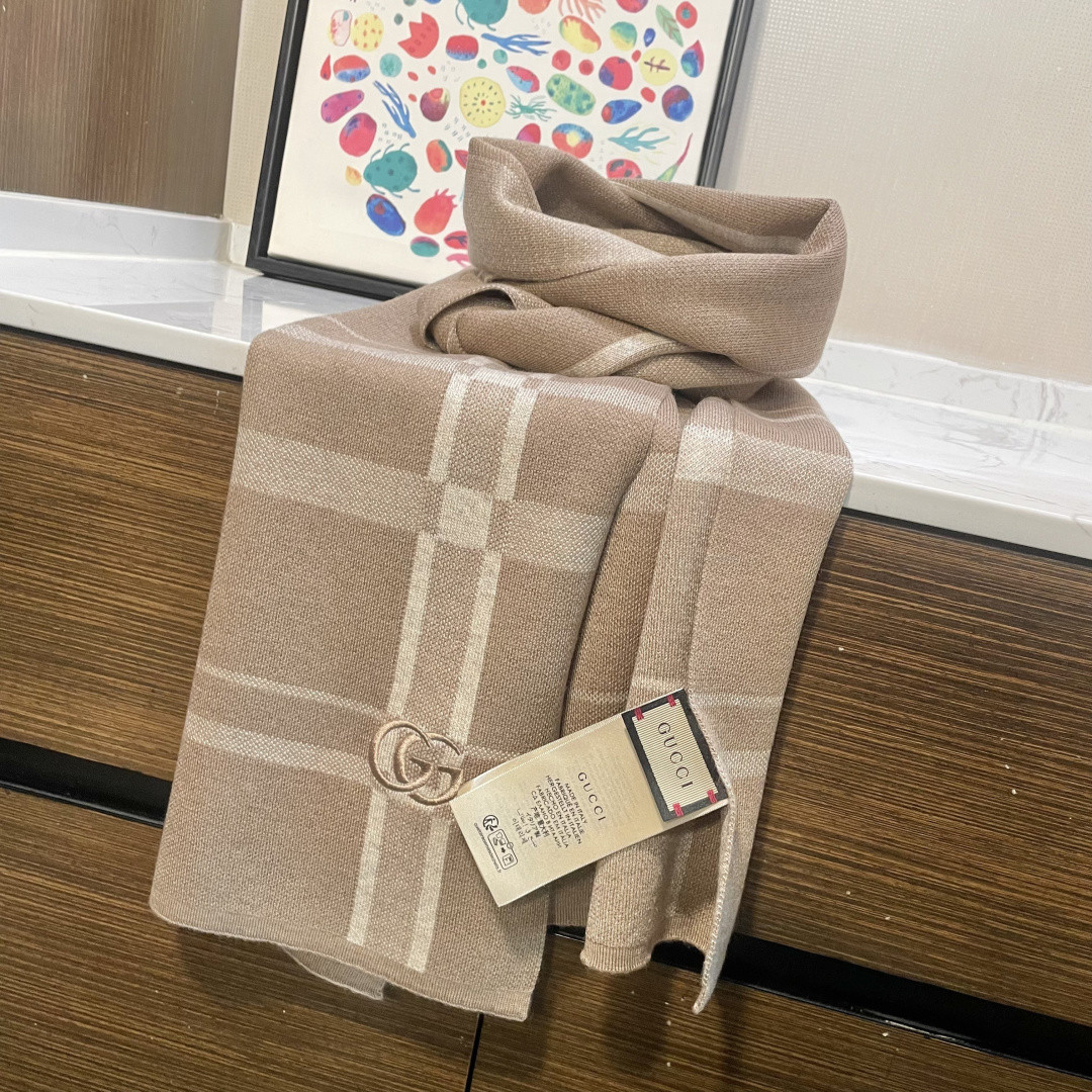 G*u*i scarf 32x190cm