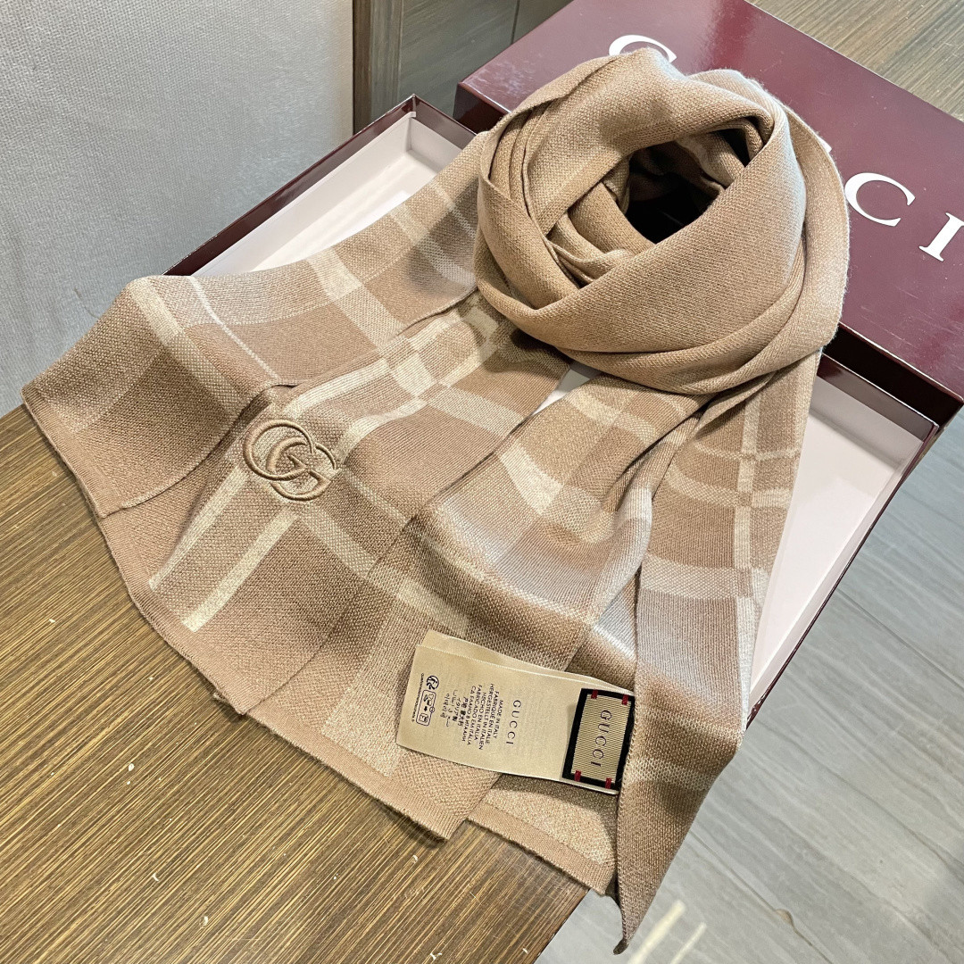 G*u*i scarf 32x190cm