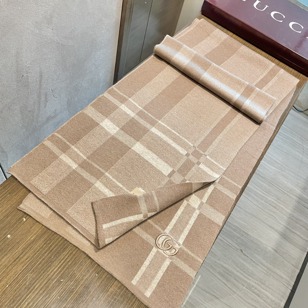 G*u*i scarf 32x190cm