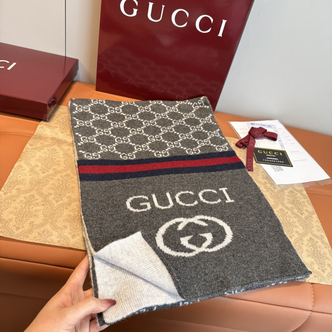 G*u*i scarf 30x190cm