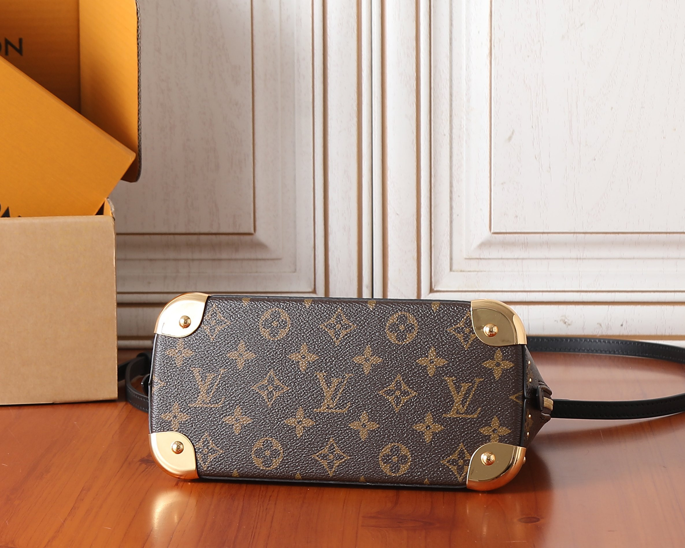 LV ALMA TRUNK BB Handbag M26084 19x11x22cm