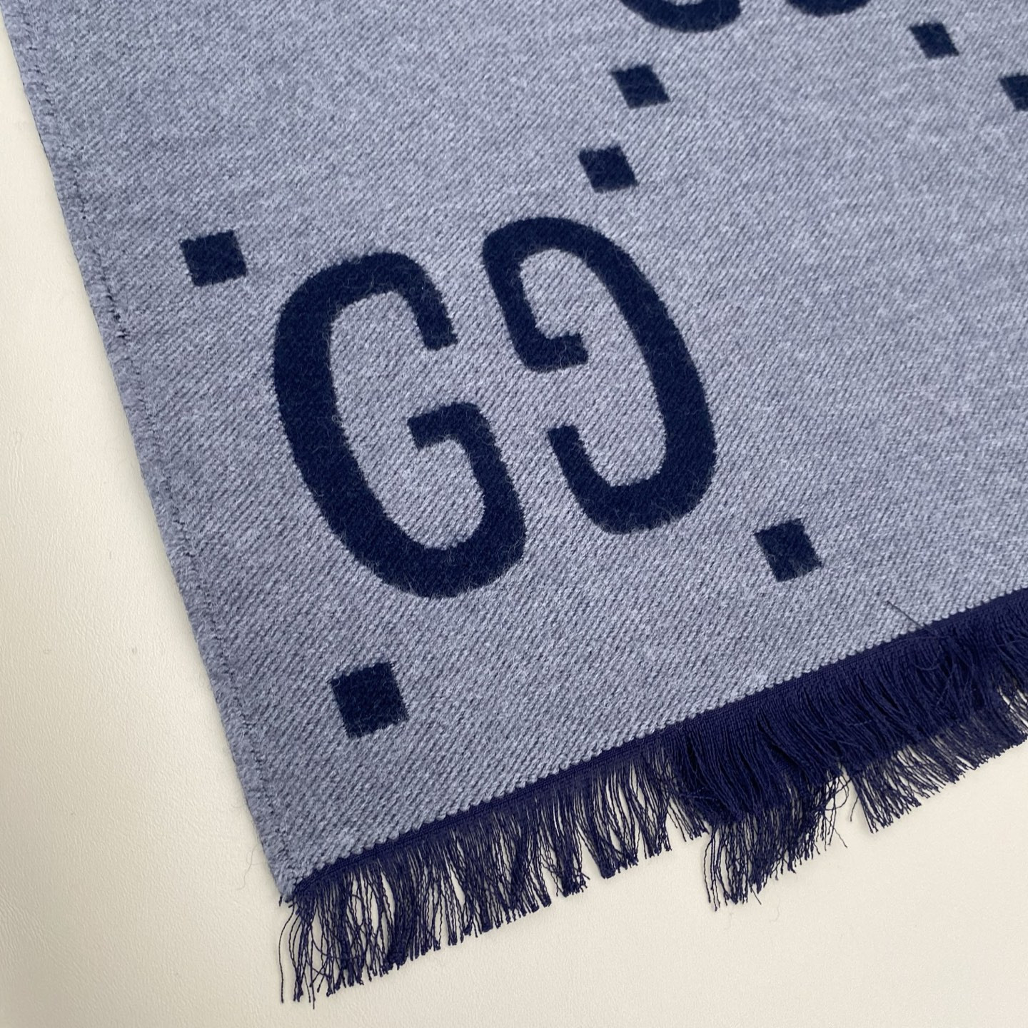 G*u*i scarf 190x35cm
