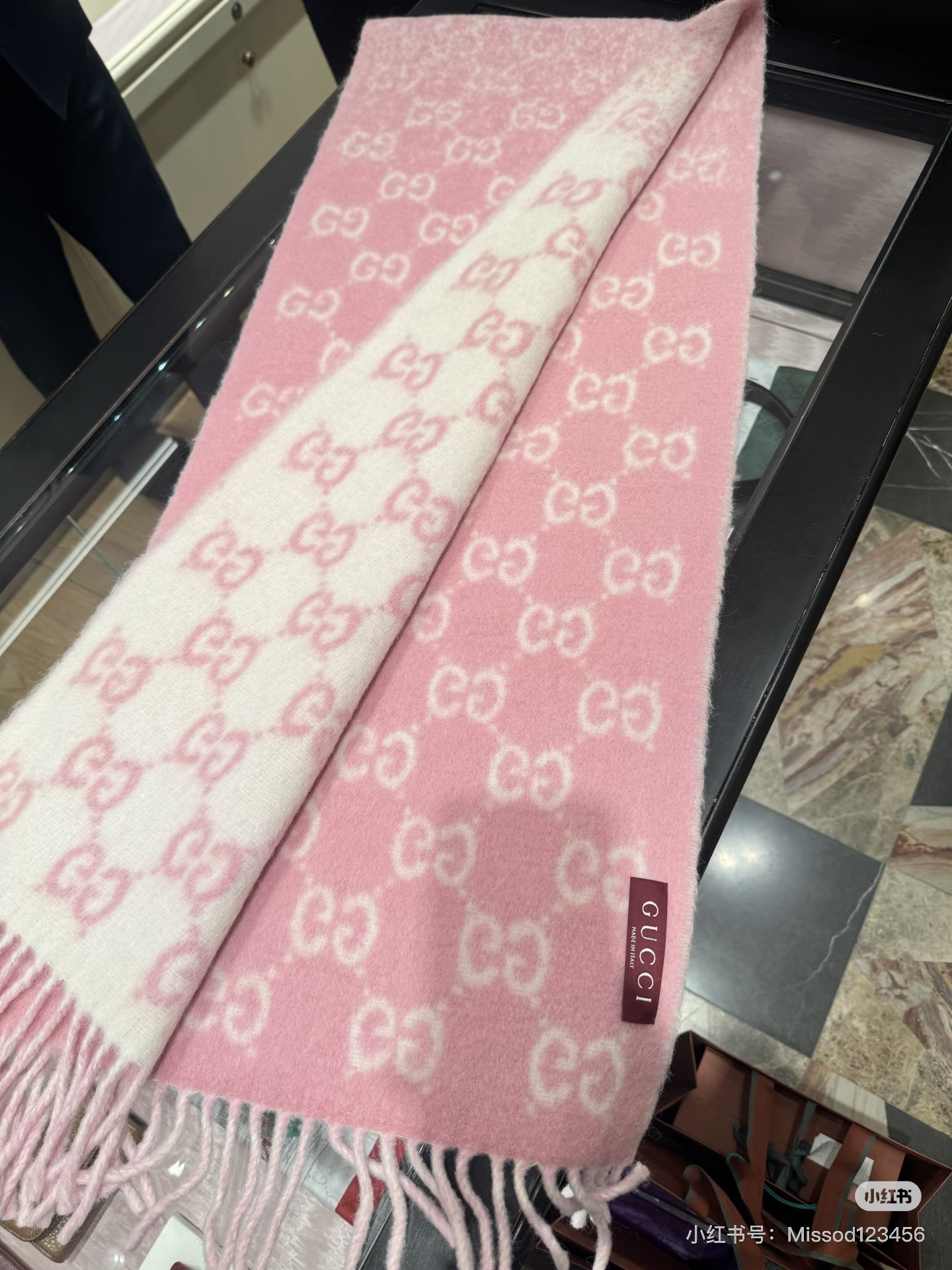 G*u*i gradient-colored scarf 200x37cm