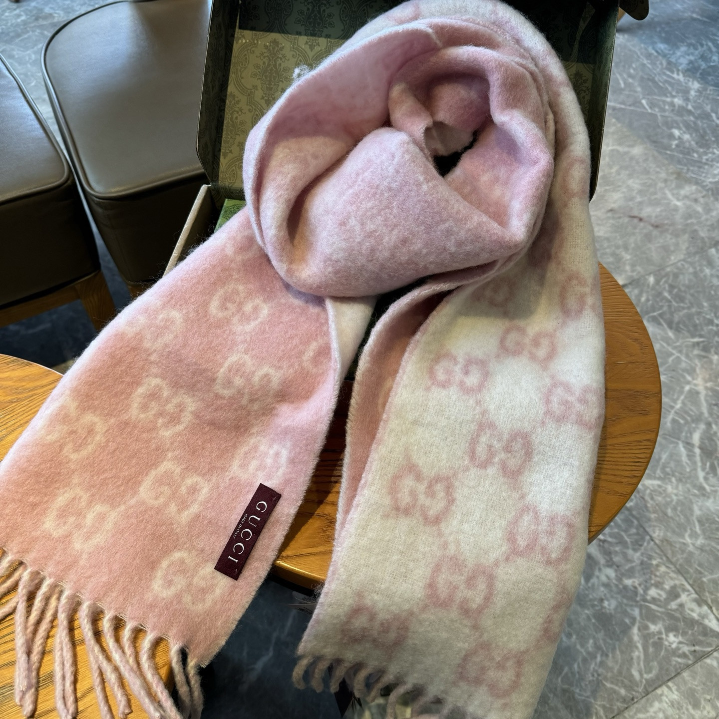 G*u*i gradient-colored scarf 200x37cm