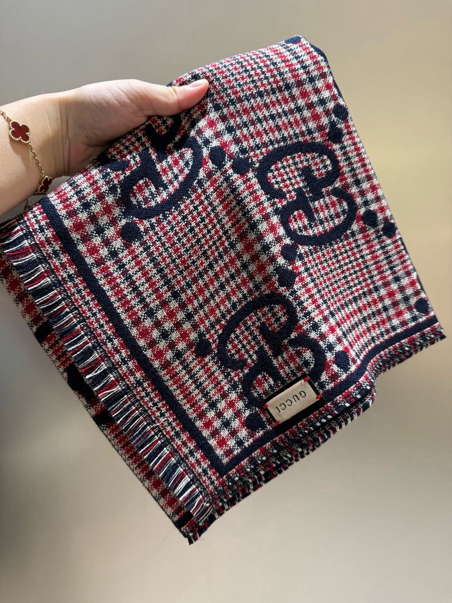 G*u*i scarf 47x180cm