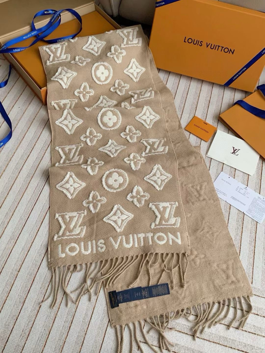 l0*is V*t0n scarf 34x220cm