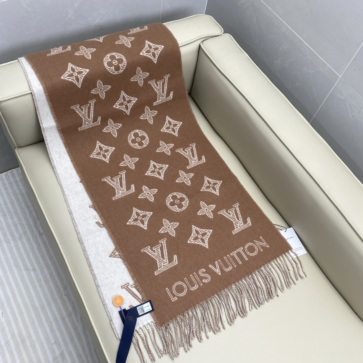 l0*is V*t0n monogram shadow scarf 40x200cm
