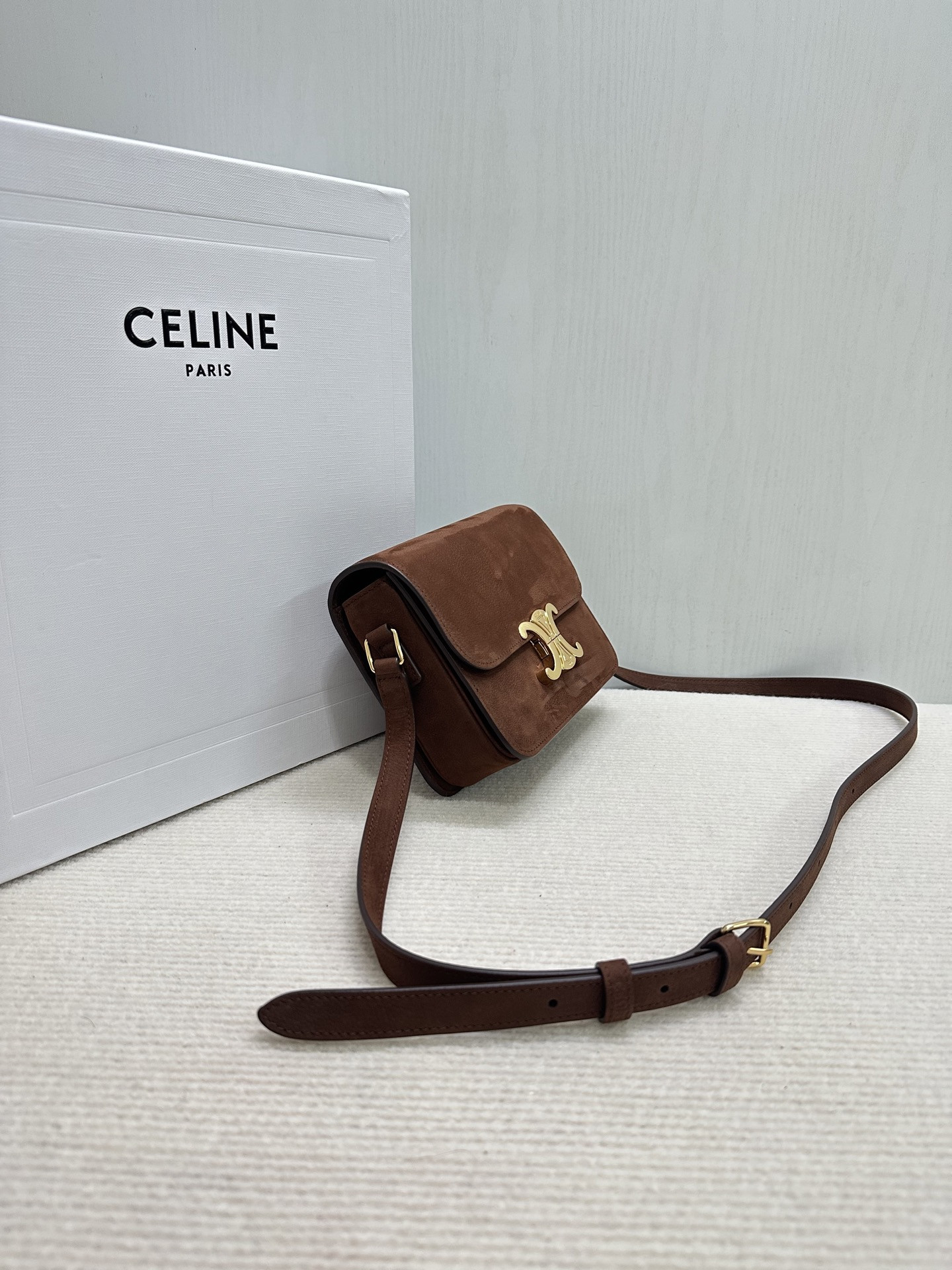 Ce**e teen triomphe bag in grained nubuck calfskin 18.5x13.5x7cm