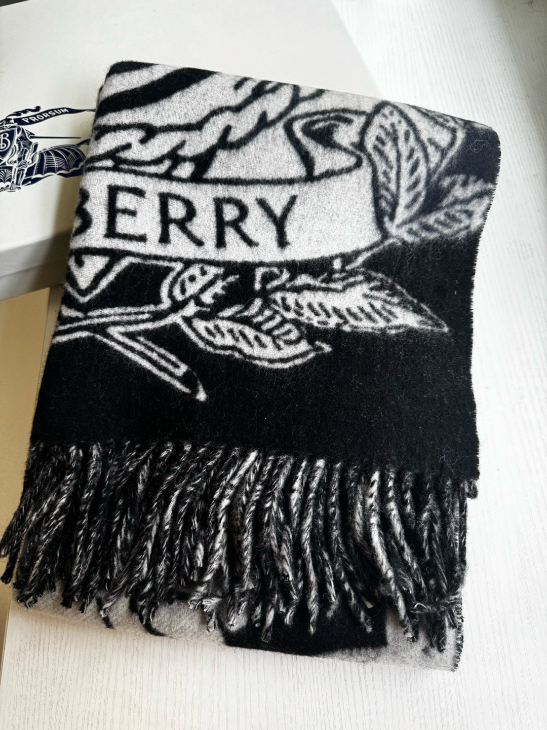 B**rry wide reversible stormy knight scarf 50x210cm