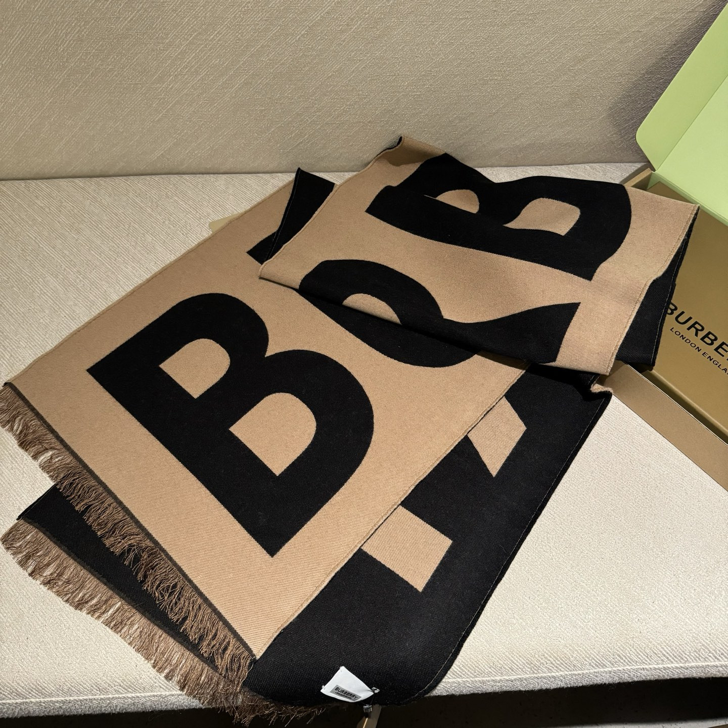 B**rry scarf 33x188cm 100% wool