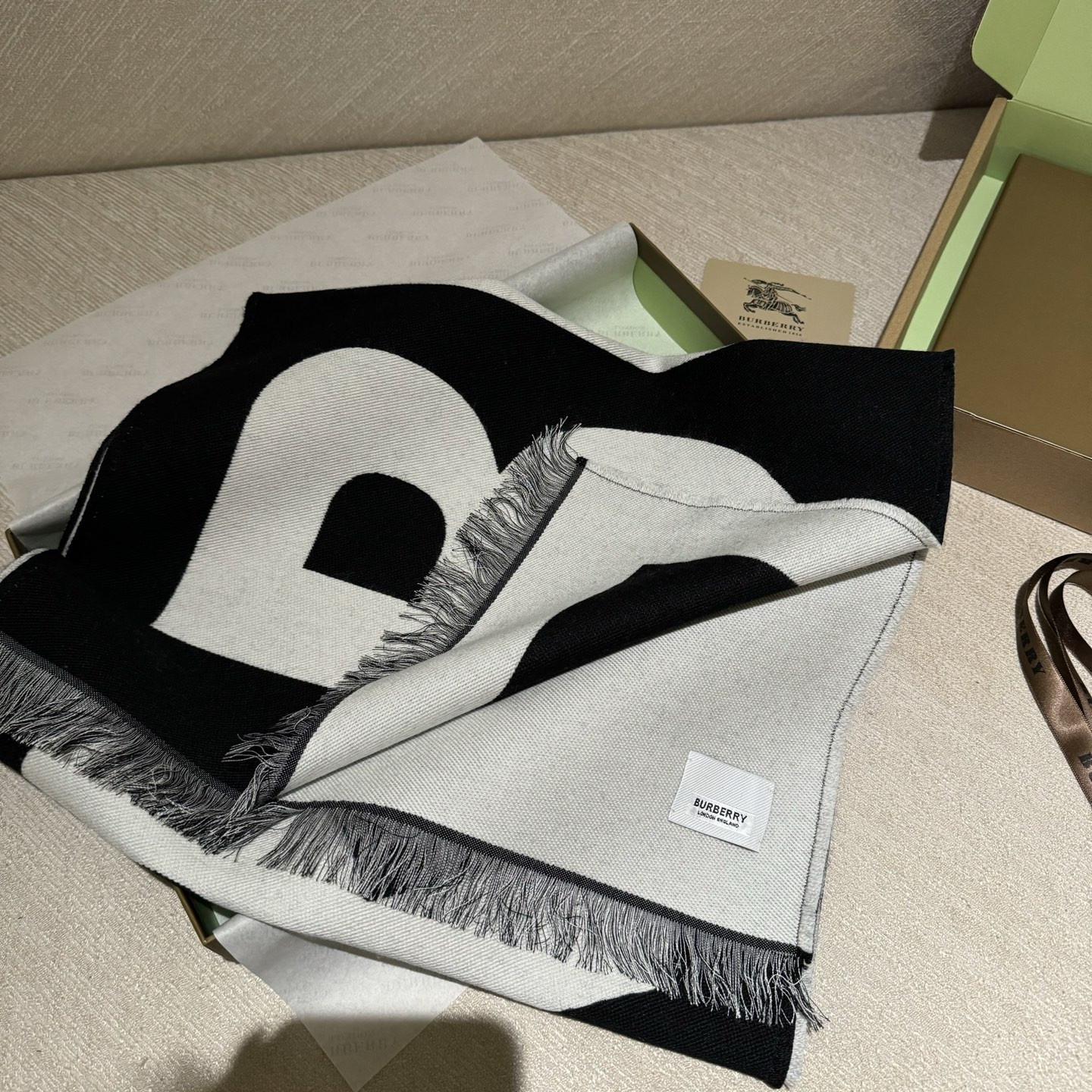 B**rry scarf 33x188cm 100% wool