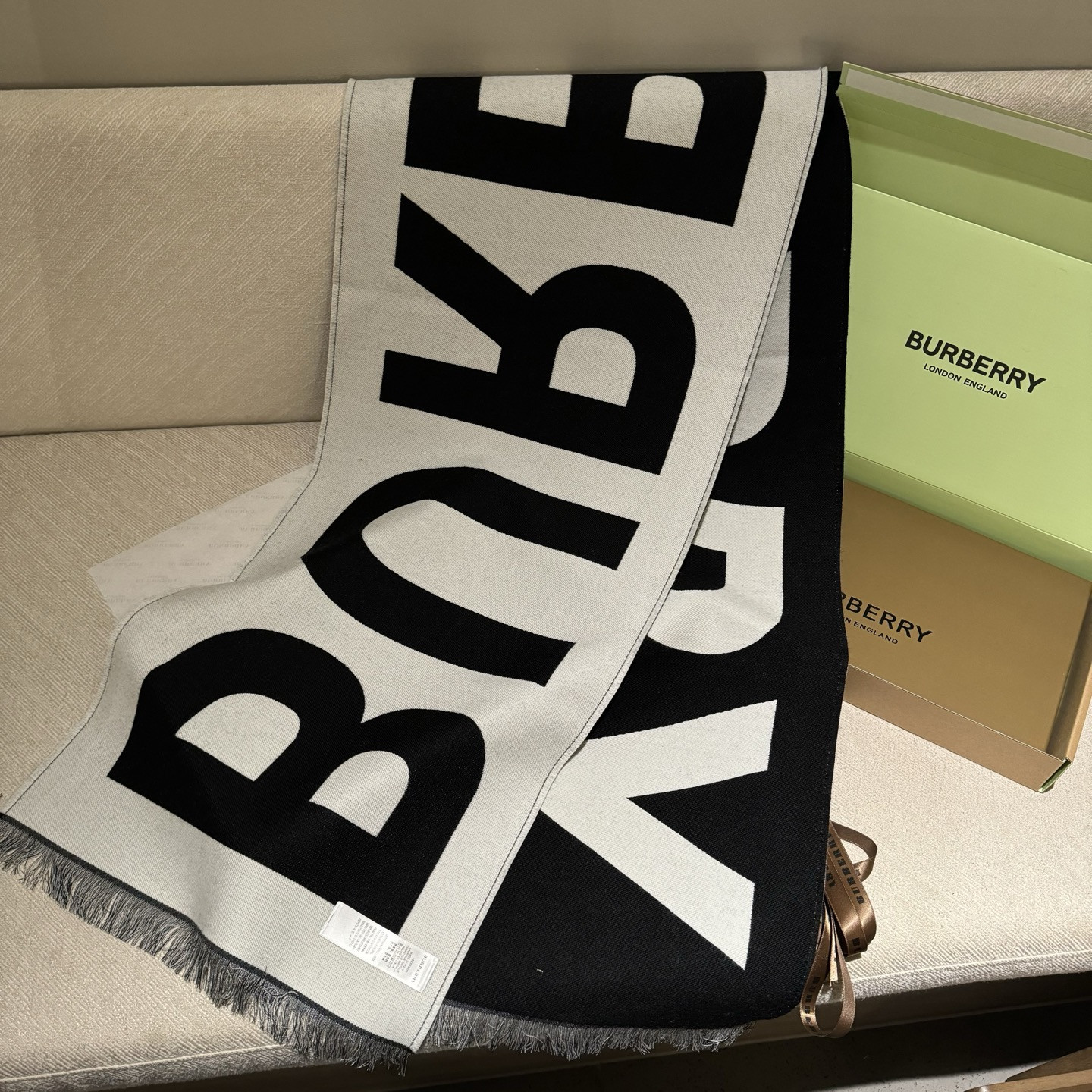 B**rry scarf 33x188cm 100% wool