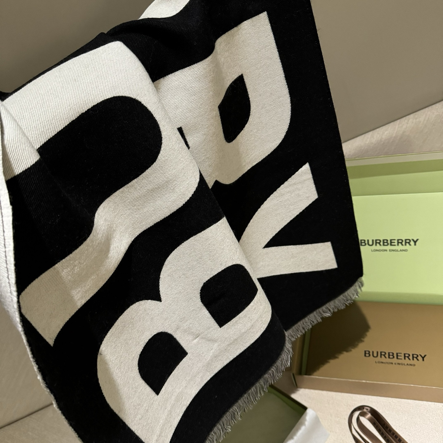 B**rry scarf 33x188cm 100% wool