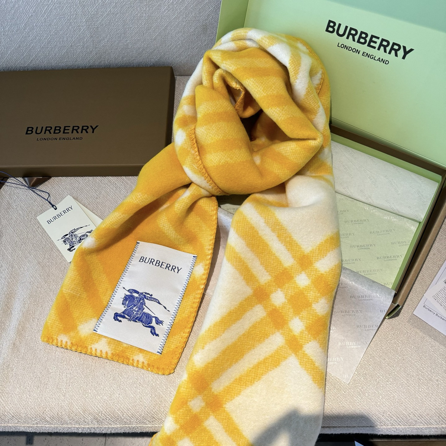 B**rry scarf 30x182cm 100% wool