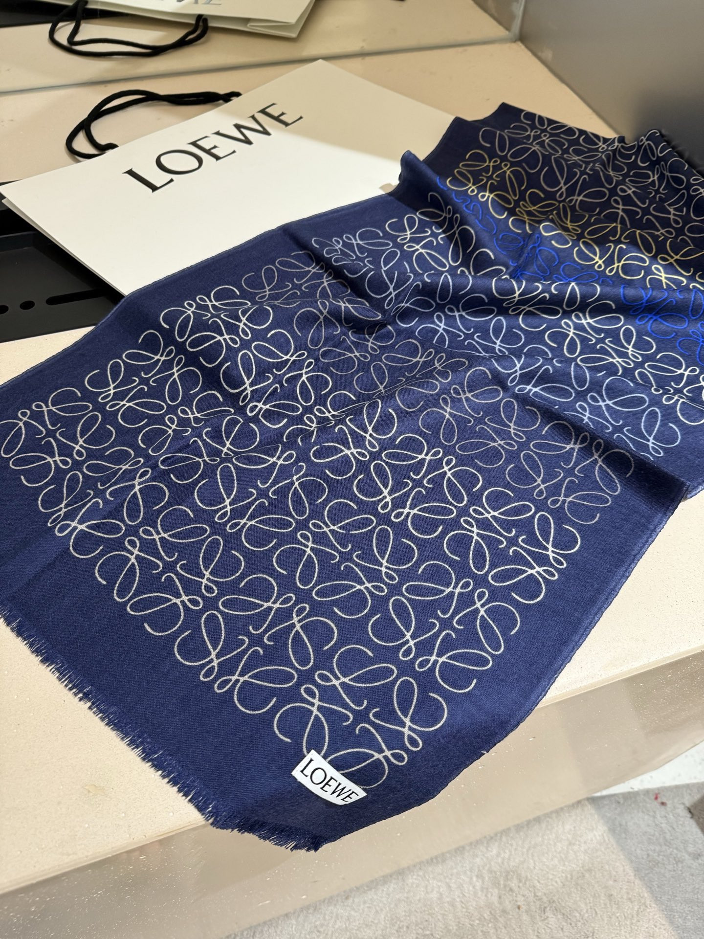 L0ew* scarf 45x180cm