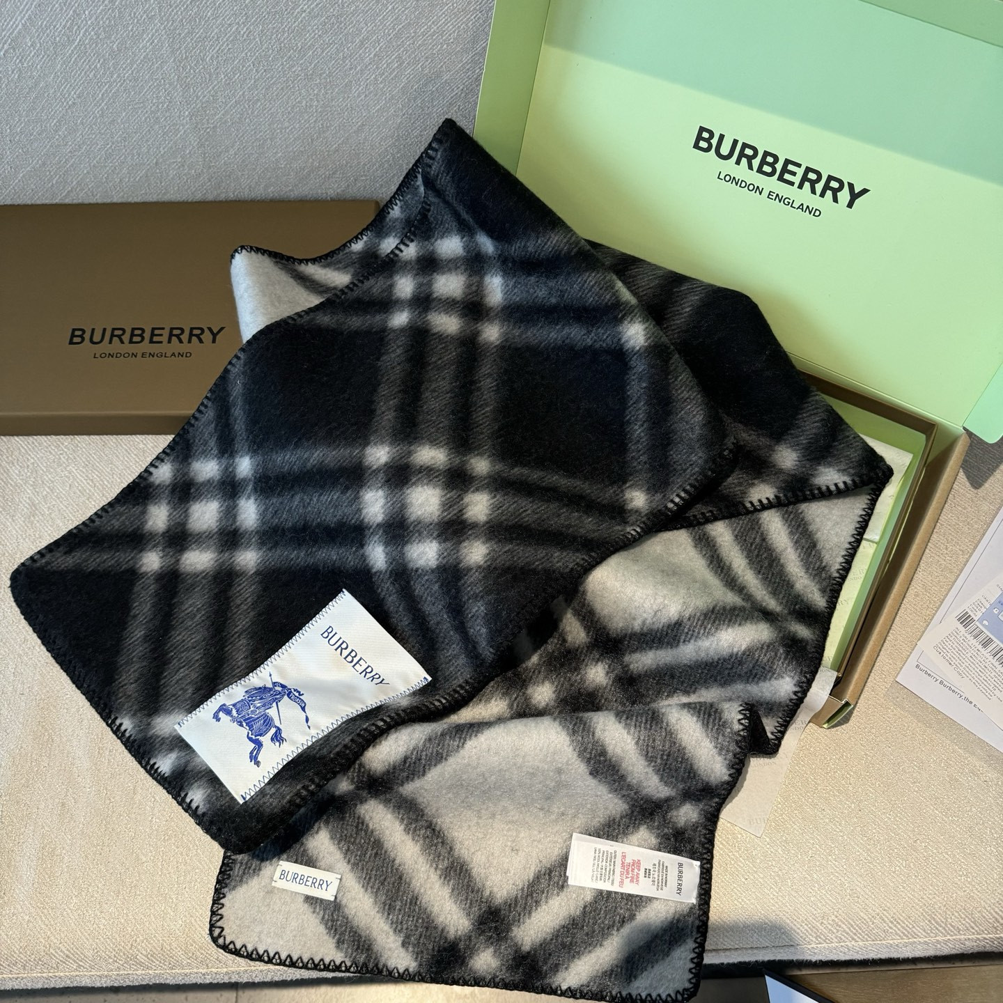 B**rry scarf 30x182cm 100% wool