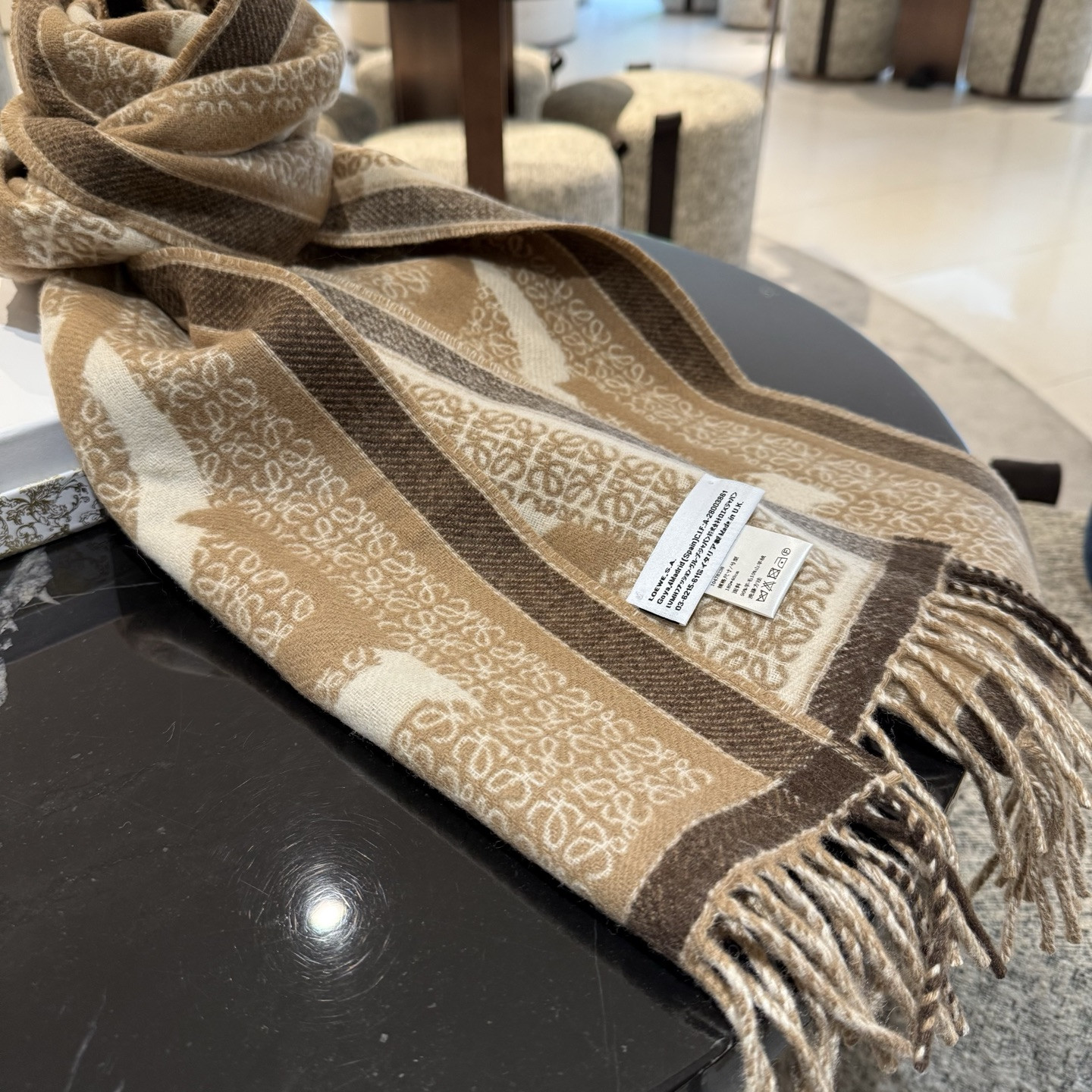 L0ew* scarf 30x180cm 90% wool 10% cashmere
