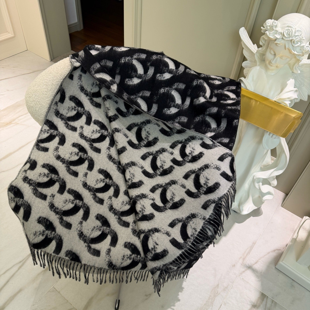 Ch*el scarf 65x210cm 100% cashmere