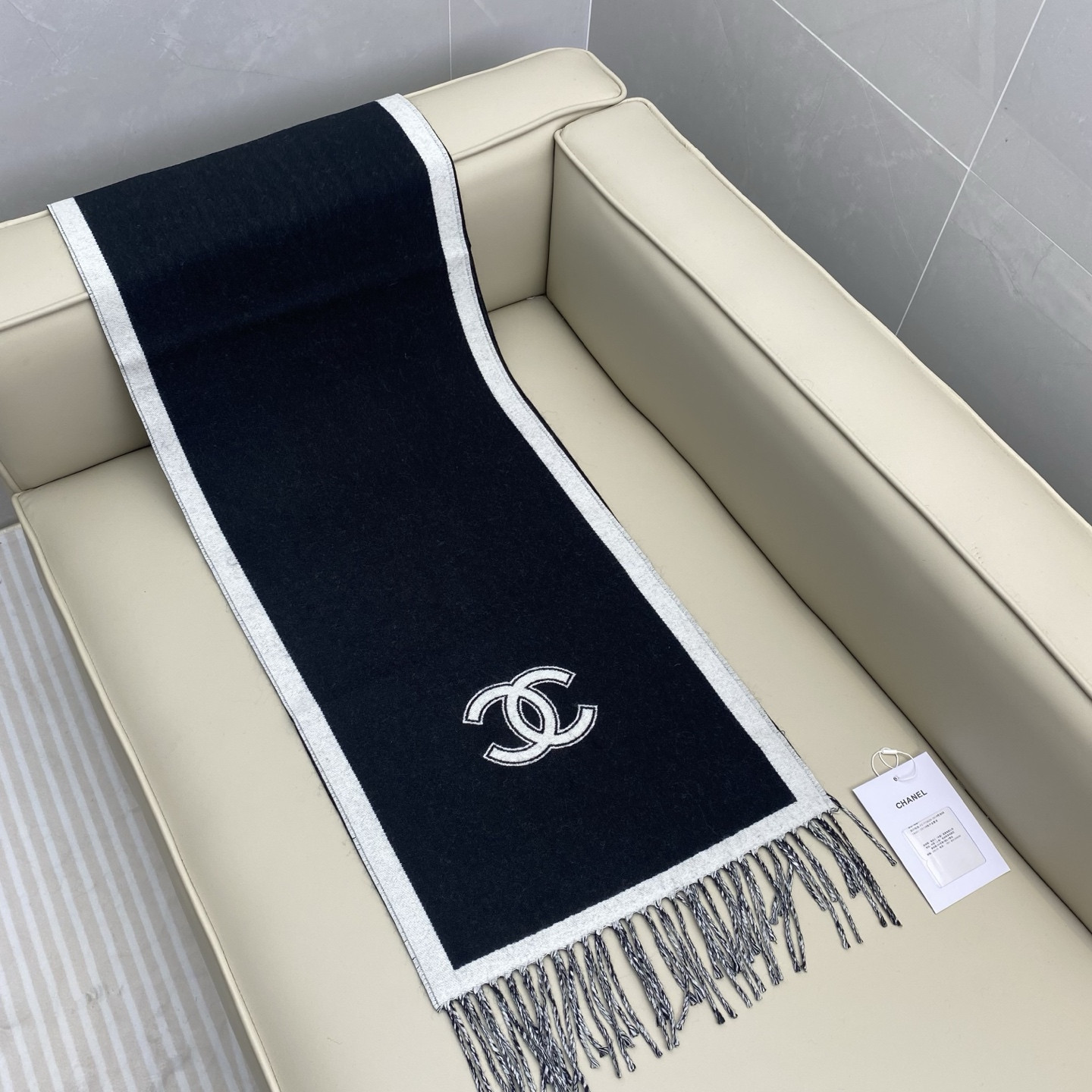 Ch*el scarf 34x184cm 100% sheep wool