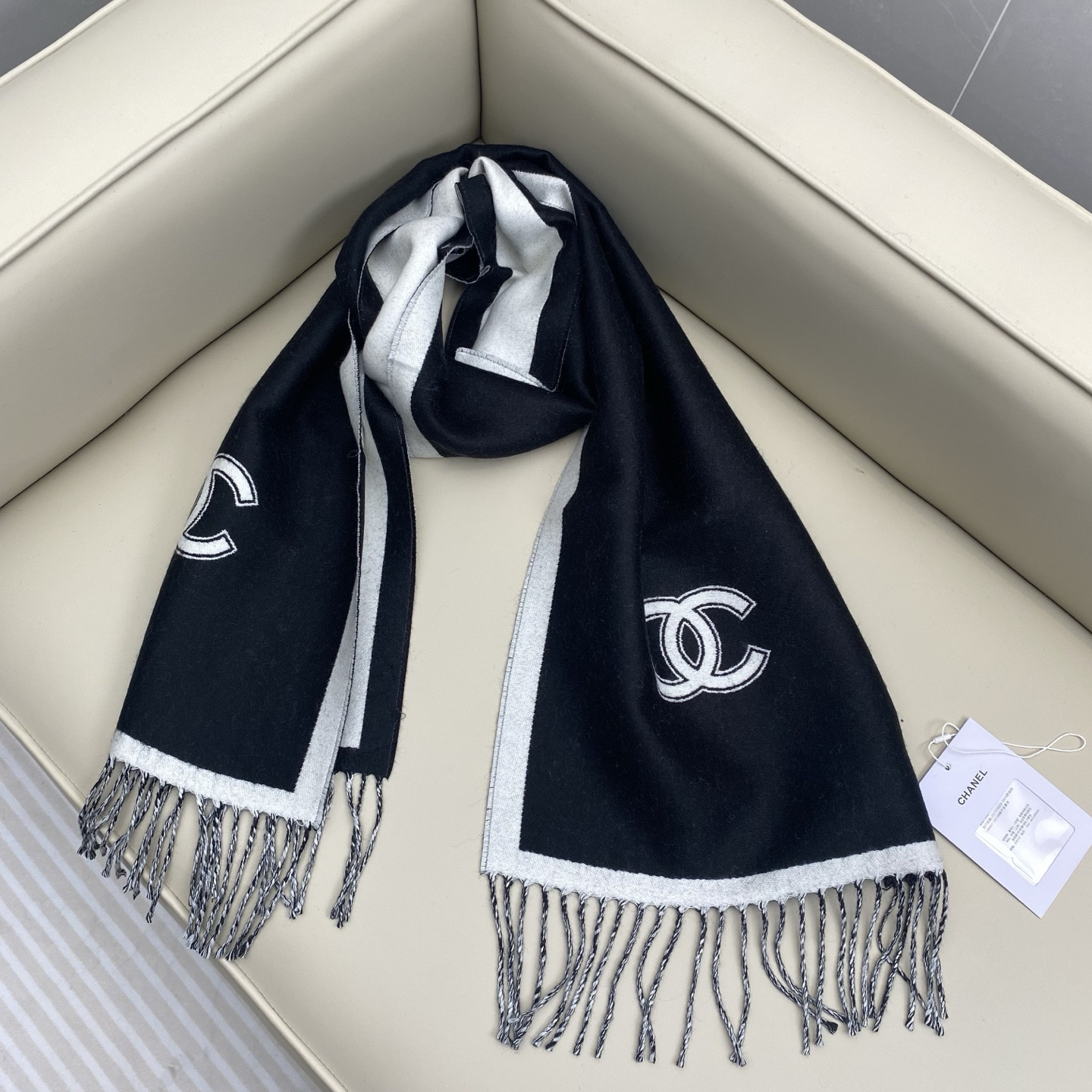 Ch*el scarf 34x184cm 100% sheep wool