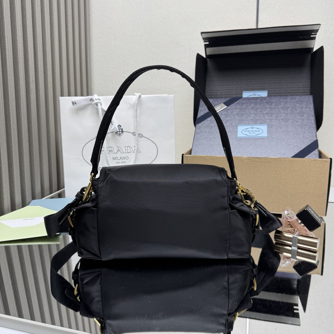 Pra*a explore medium re-nylon shoulder bag with flap 14x30x10cm