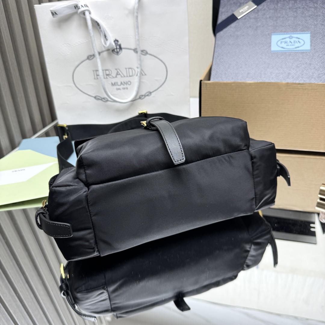 Pra*a explore medium re-nylon shoulder bag with flap 14x30x10cm