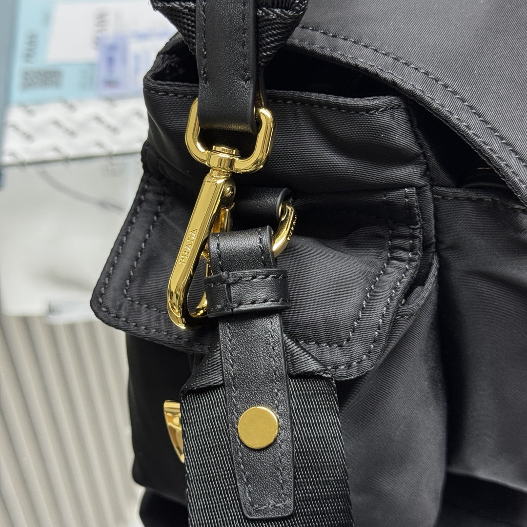 Pra*a explore medium re-nylon shoulder bag with flap 14x30x10cm