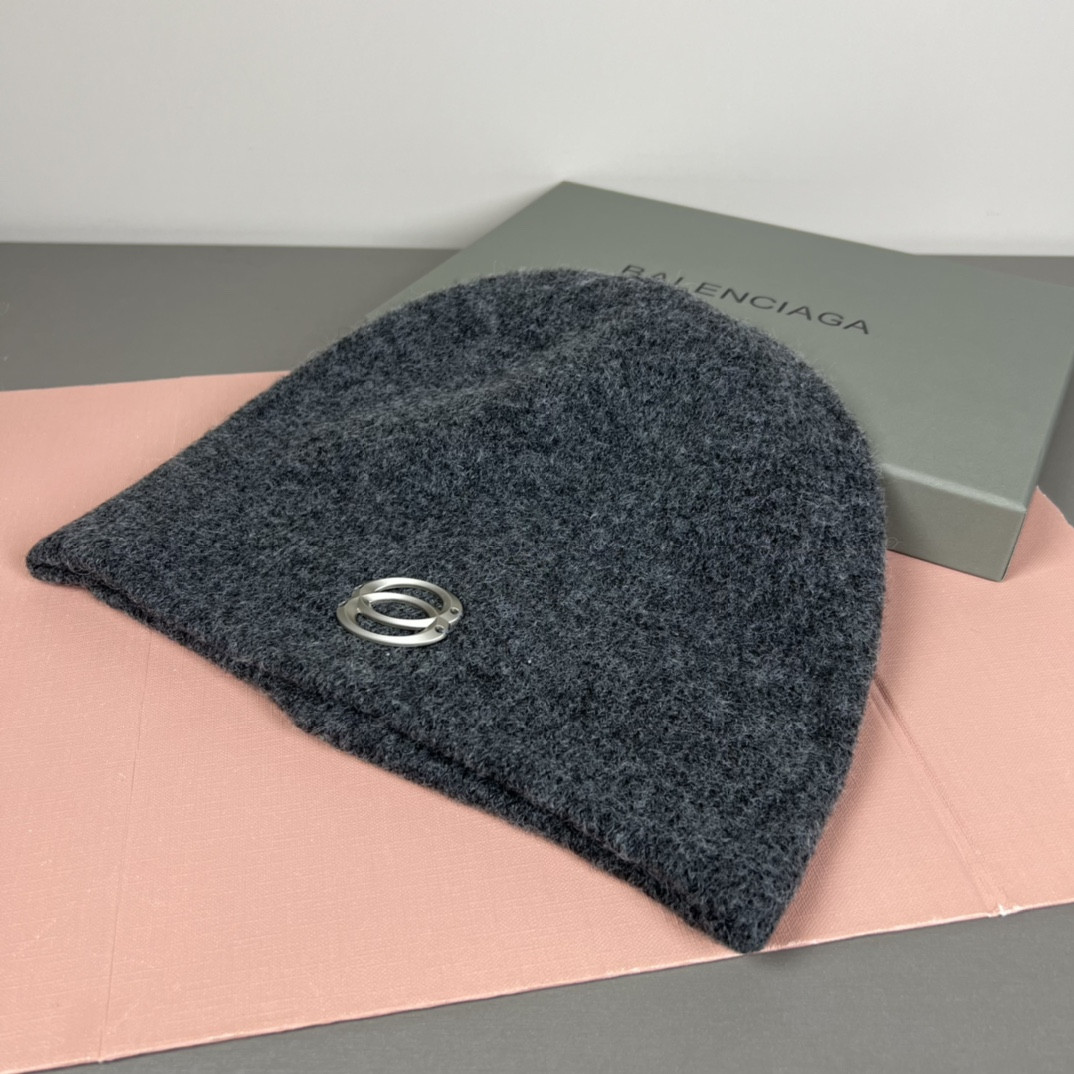 Ba*len*cia*ga beanie