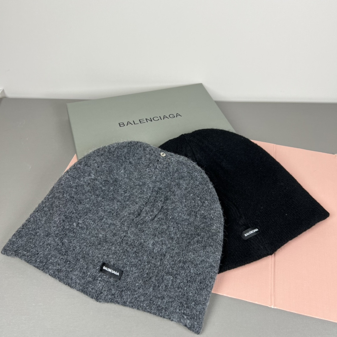 Ba*len*cia*ga beanie