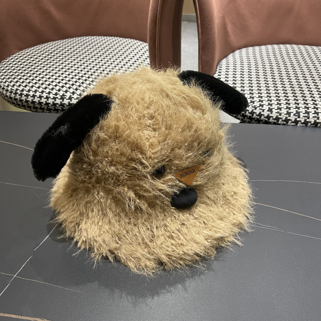 Ba*len*cia*ga furry dog beanie