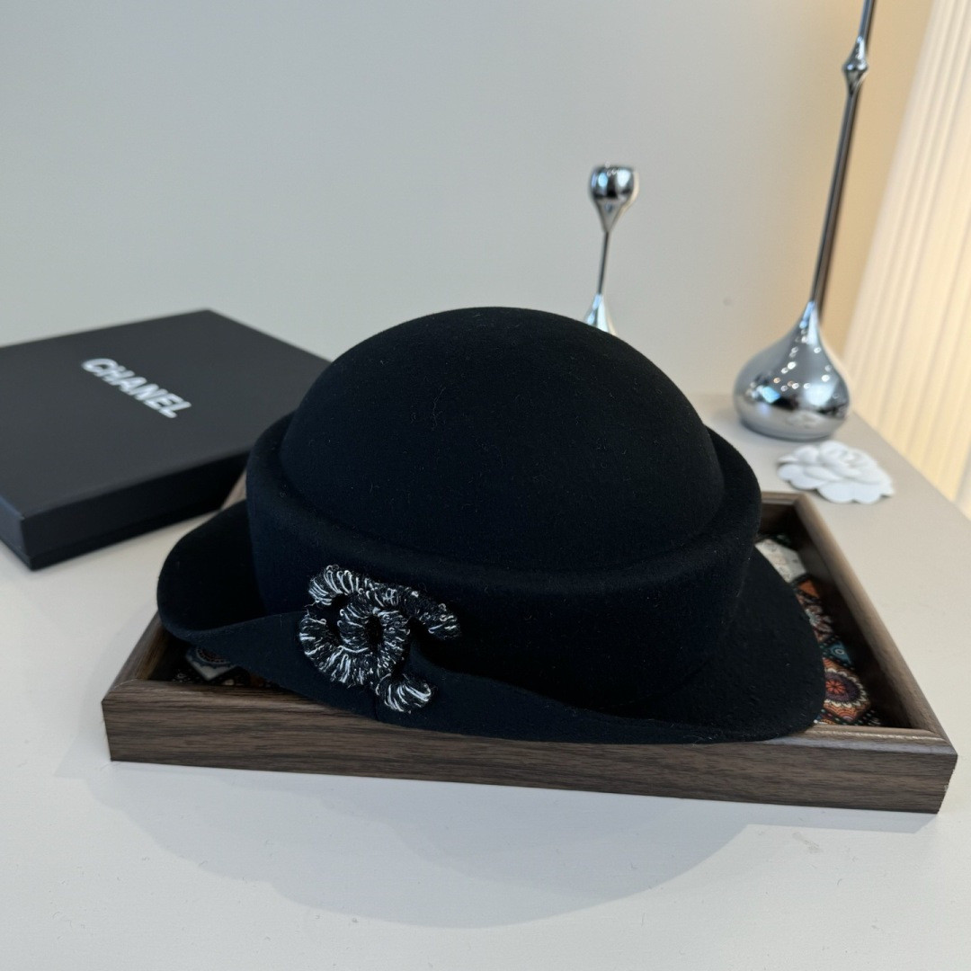 Ch*el hat 57cm head circumference