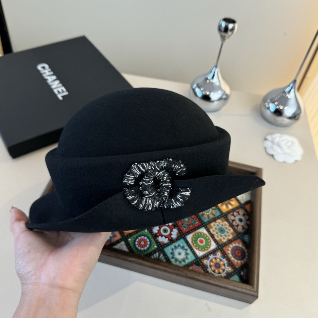Ch*el hat 57cm head circumference