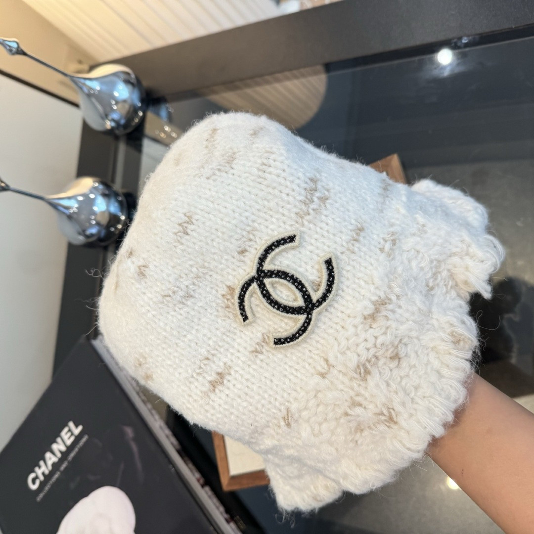 Ch*el knit bucket hat