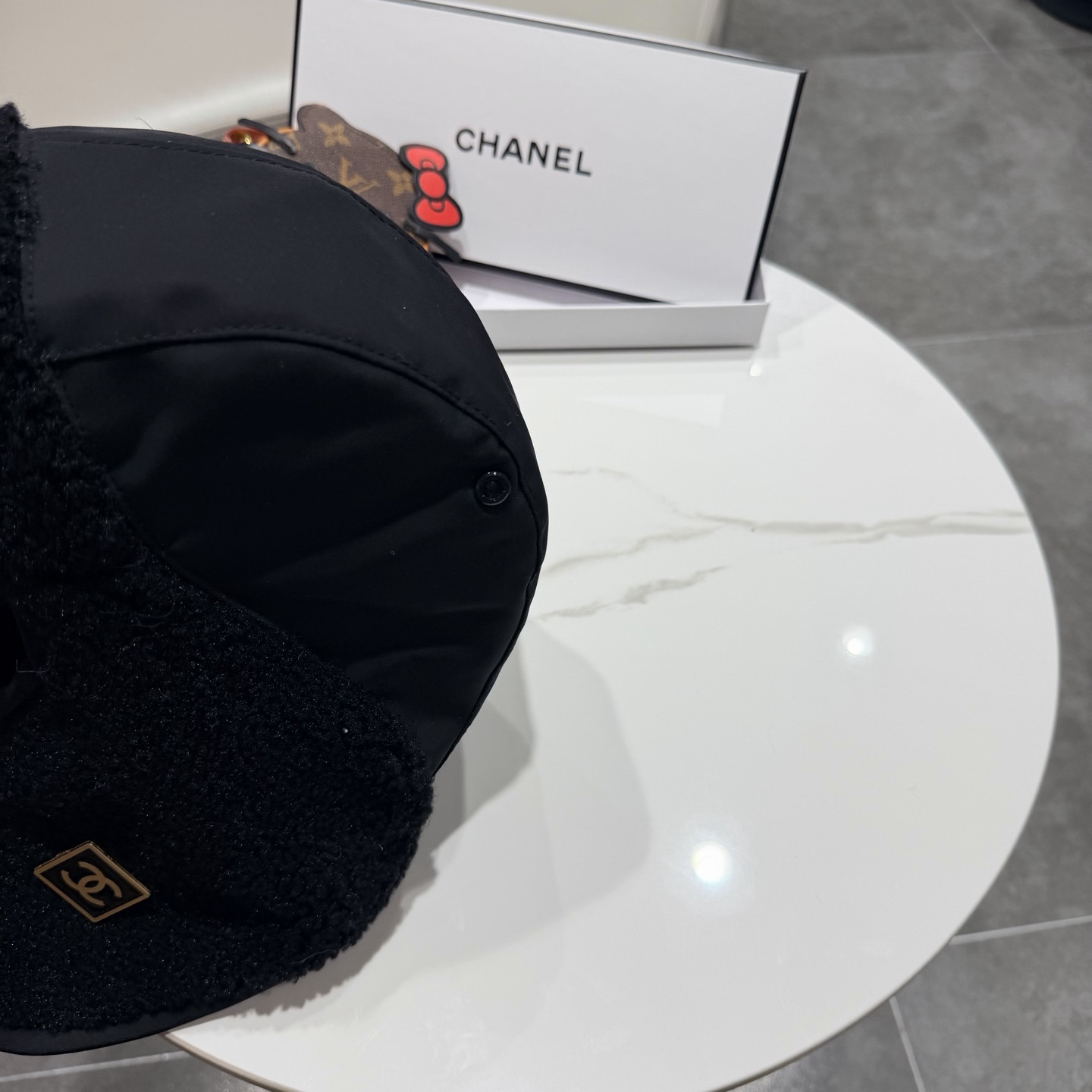 Ch*el hat
