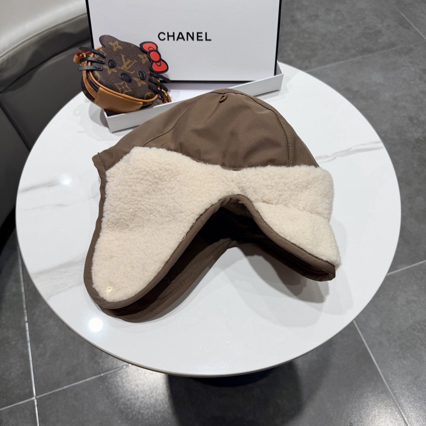 Ch*el hat