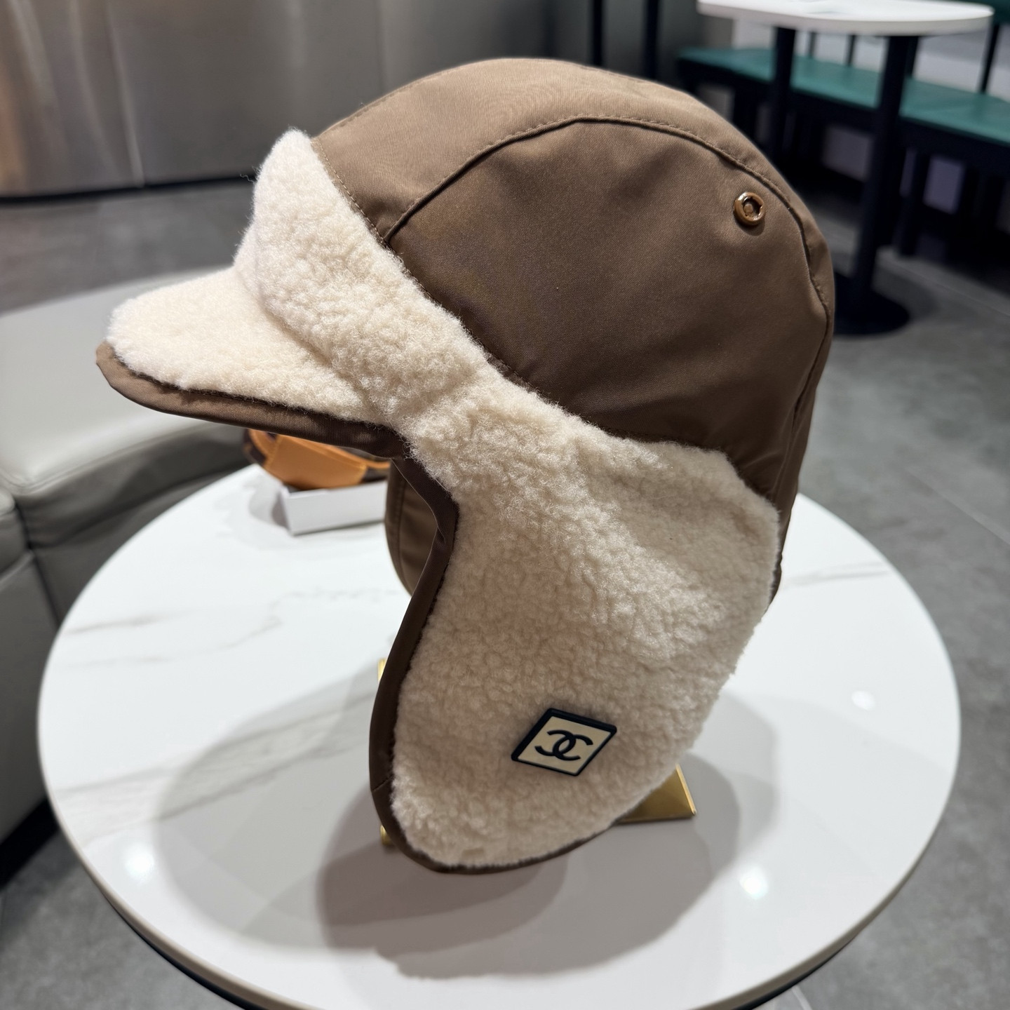 Ch*el hat