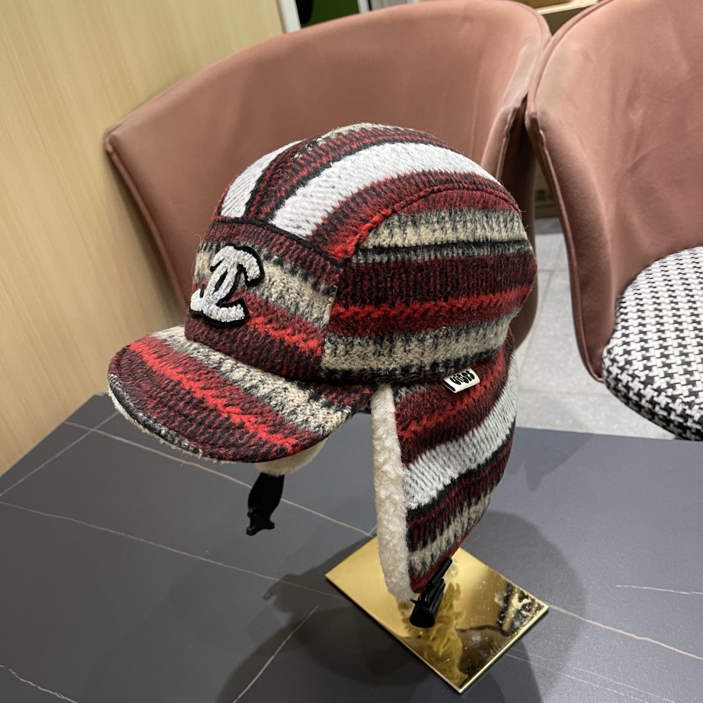 Ch*el trapper hat