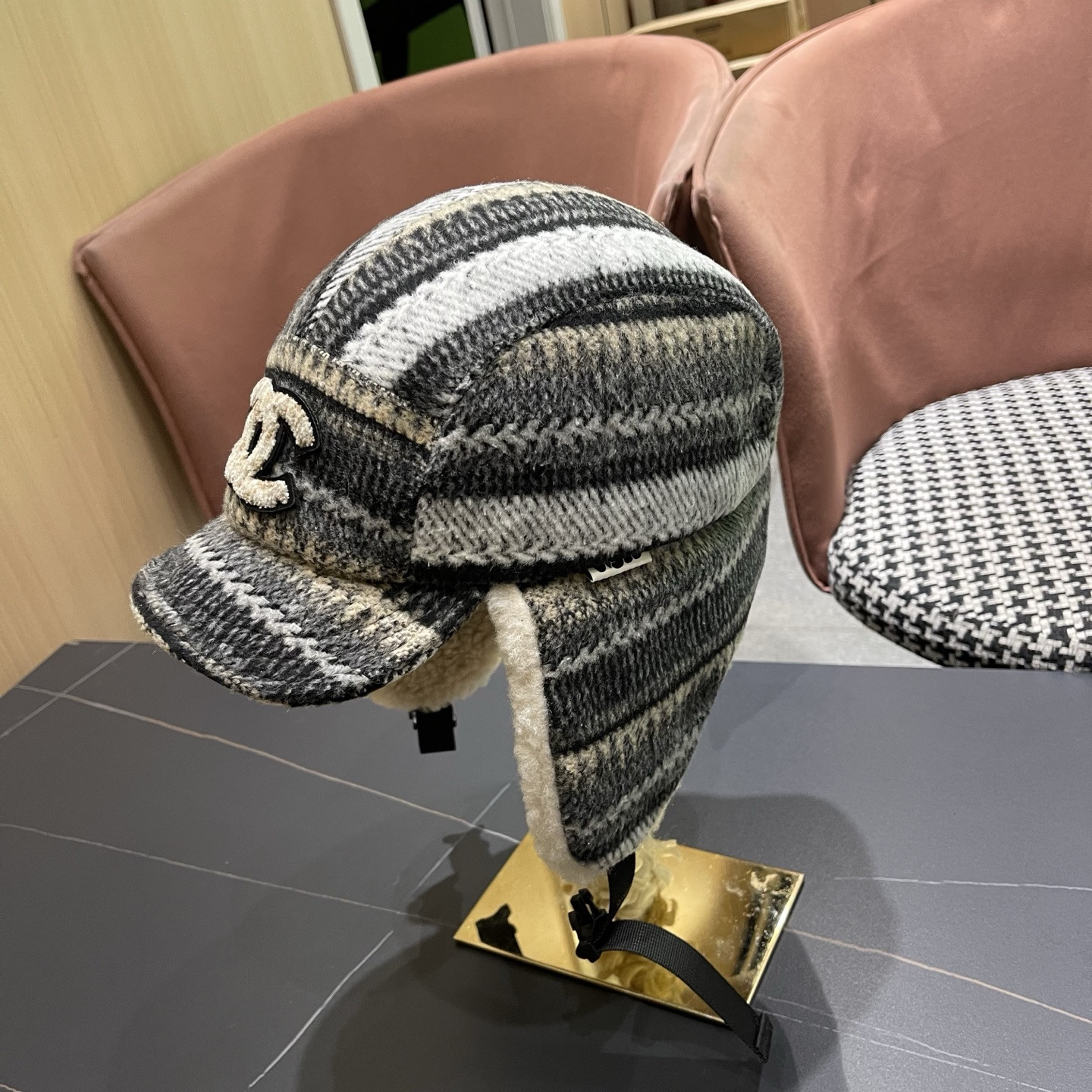 Ch*el trapper hat