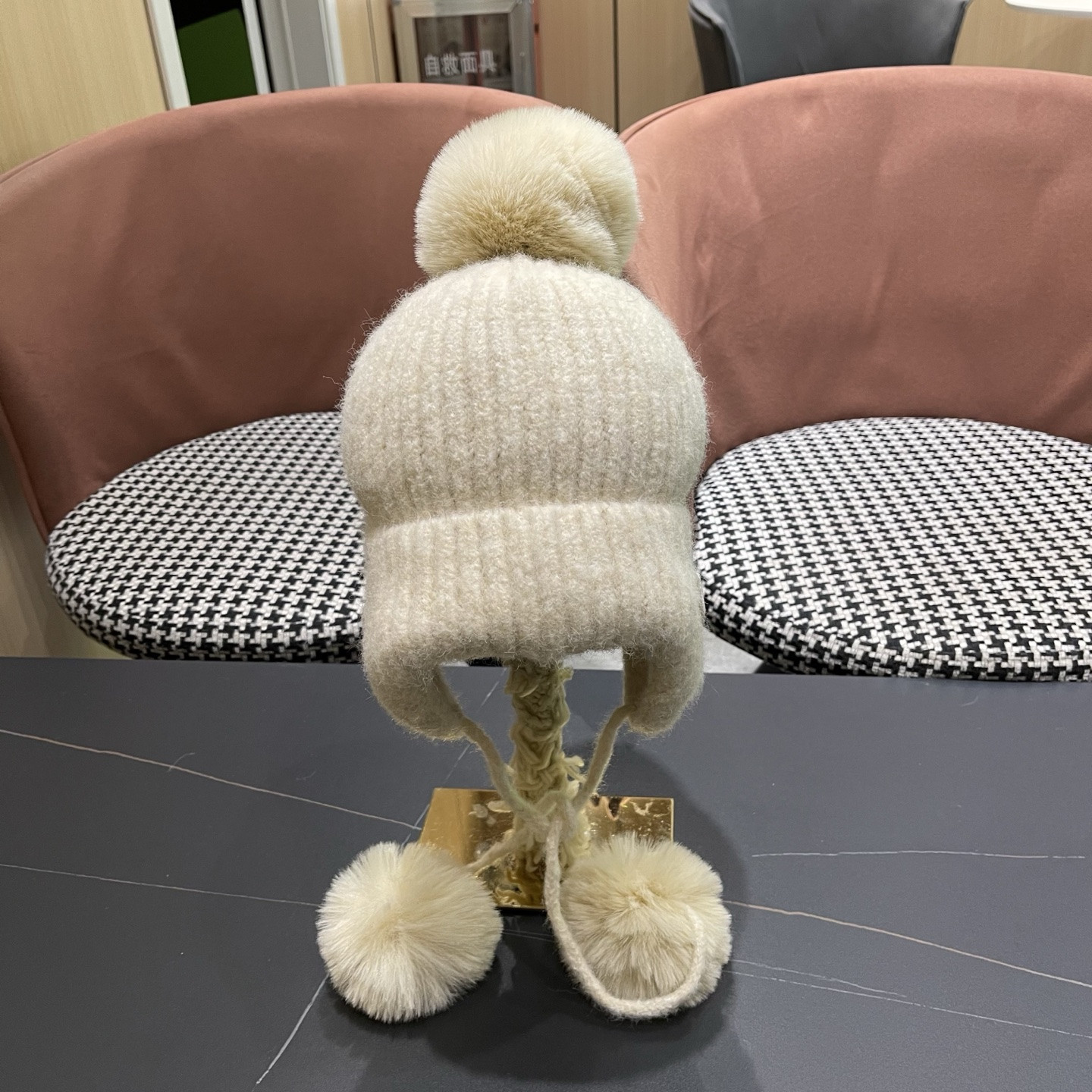 D*or trapper hat