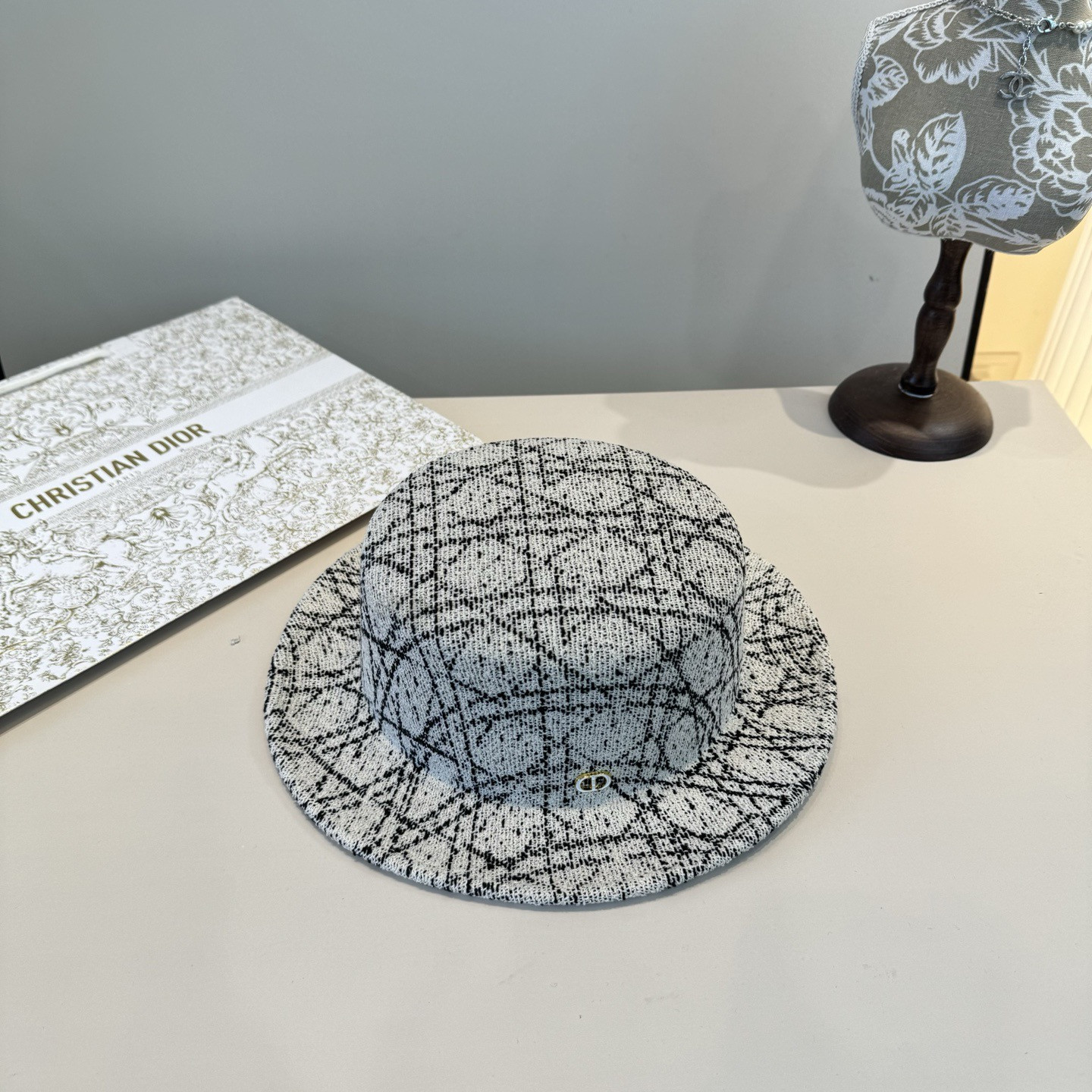 D*or small brim bucket hat 57cm head circumference