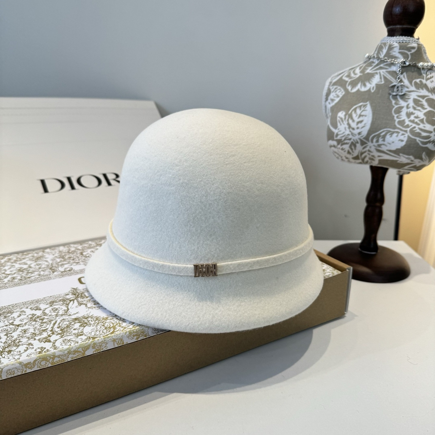 D*or wool felt bucket hat