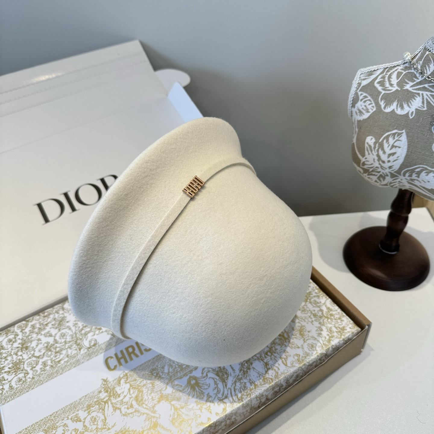 D*or wool felt bucket hat