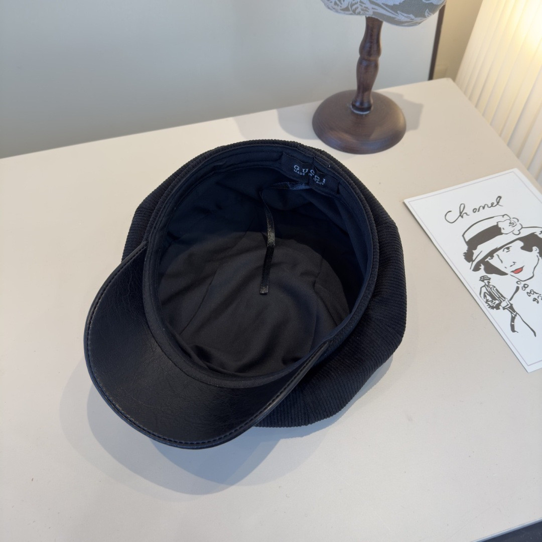 G*u*i newsboy cap 57cm head circumference
