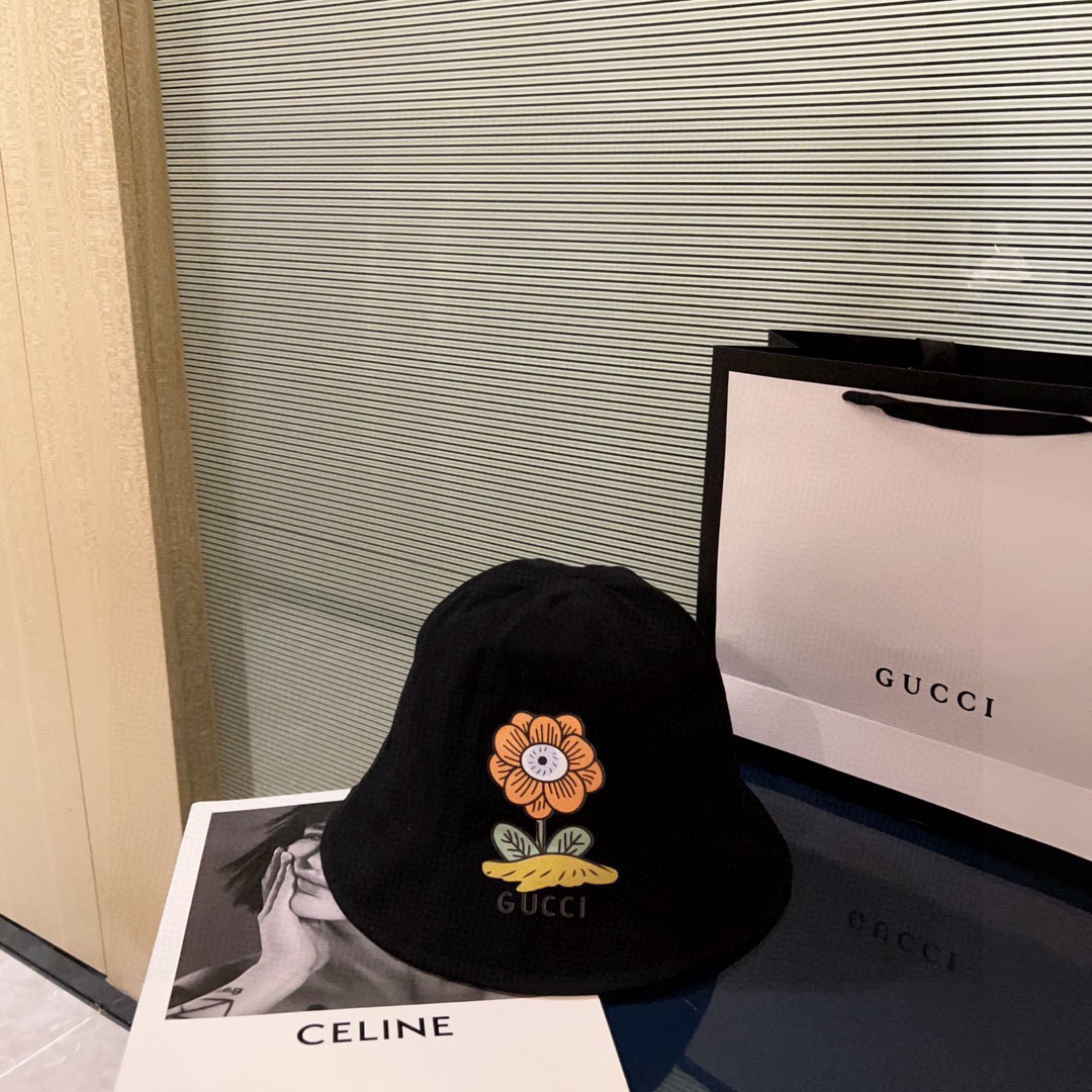 G*u*i bucket hat