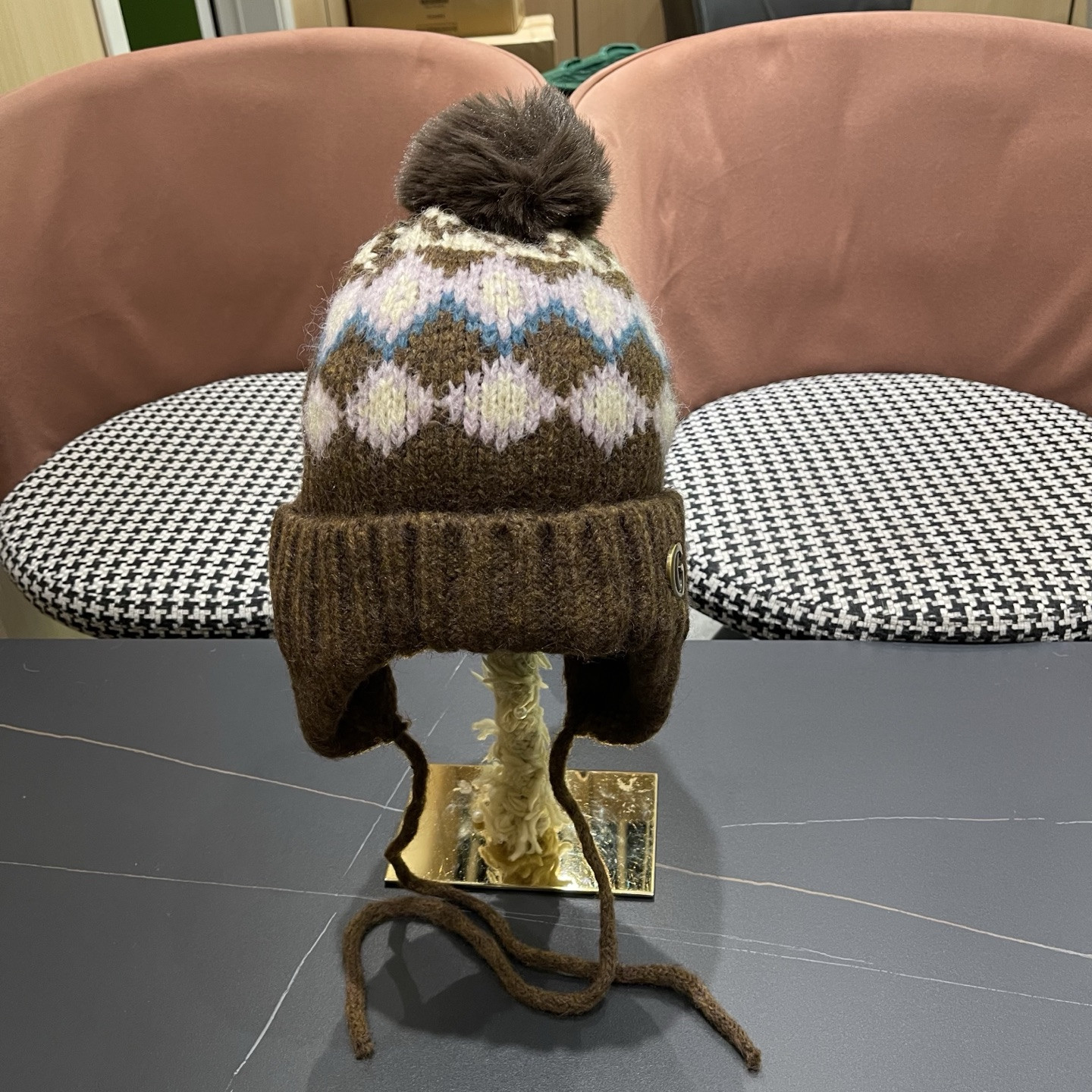 G*u*i knit trapper hat